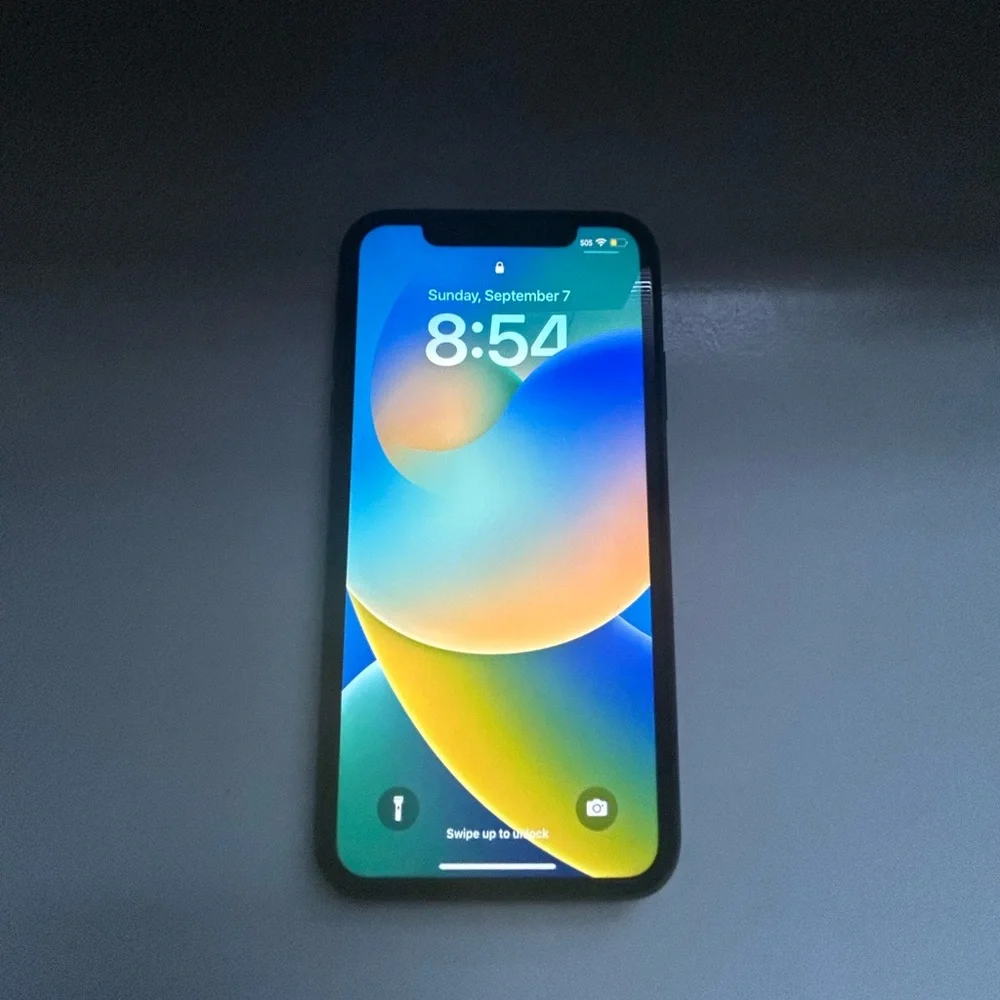 Apple Smartphone with Black Frame and Vibrant Display - Awesome Condition
